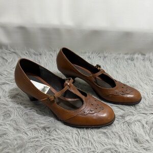 AEROSOLES Mary Janes pumps